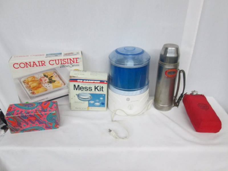 Box of Miscellaneous Kitchen Items