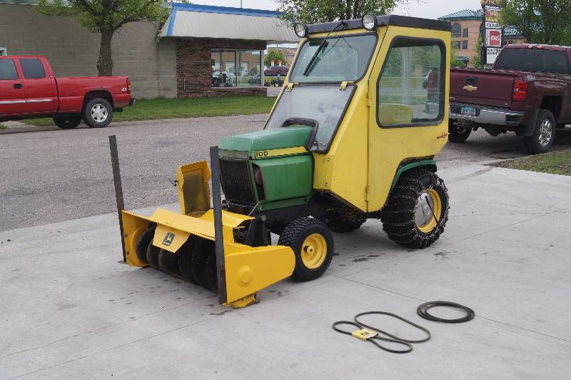 John Deere 300