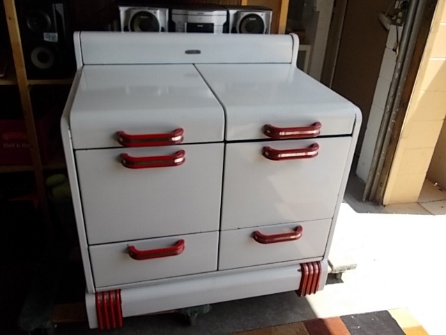 Vintage Eureka Gas Stove With Red Handles