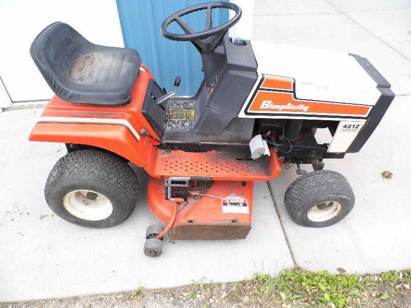 Simplicity Lawn Tractor