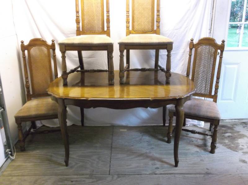 Dinning Table