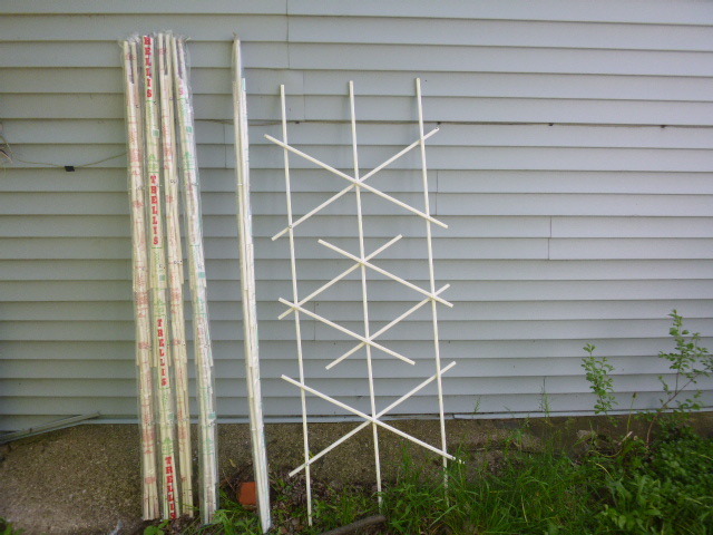 lot 12 image: 6 Garden Trellises