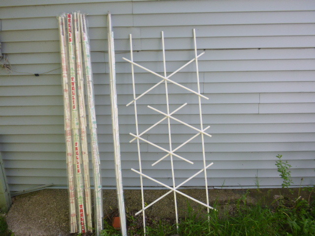 lot 13 image: 6 Garden Trellises