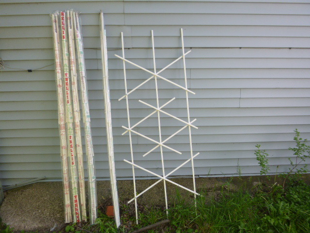 lot 15 image: 6 Garden Trellises