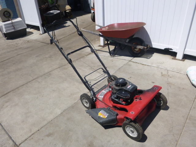 lot 24 image: MTD Self-Propelled Lawn Mower