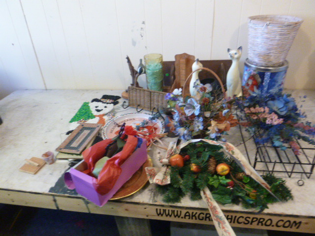 lot 34 image: Miscellaneous Home Dcor
