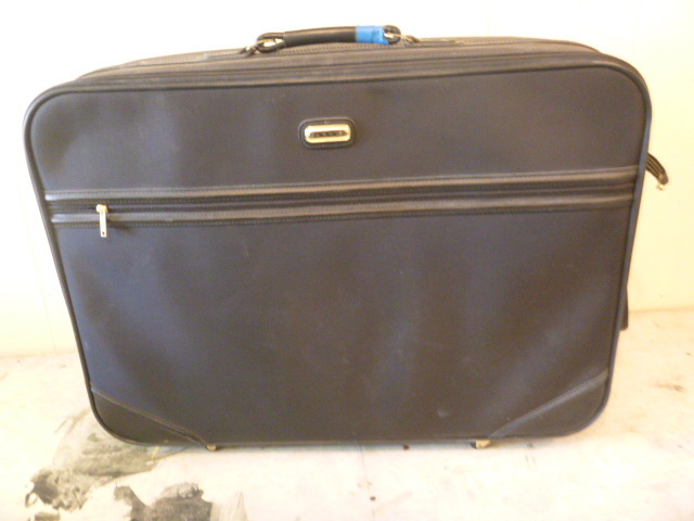 lot 36 image: Suit Case
