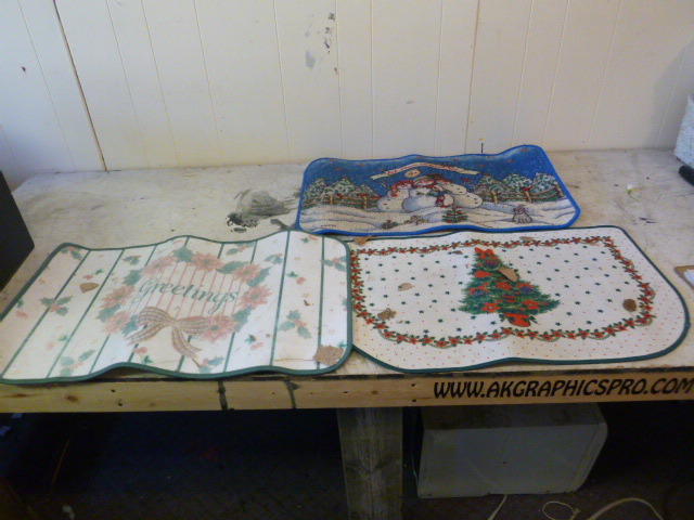 lot 43 image: 3 Holiday Rugs