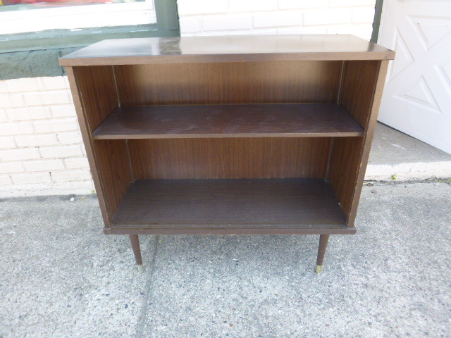 lot 51 image: Book Shelf