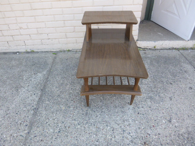 lot 52 image: End Table