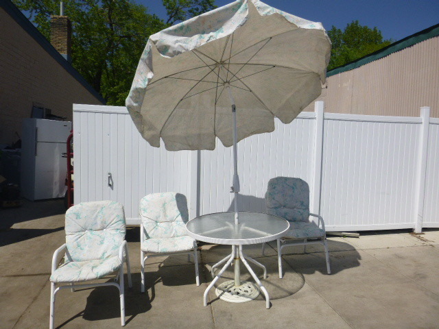 lot 80 image: Patio Table with 3 Chairs