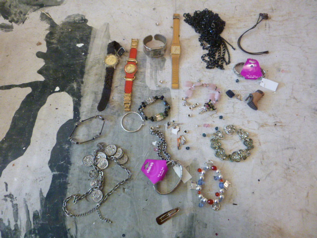lot 82 image: Miscellaneous Costume Jewelry