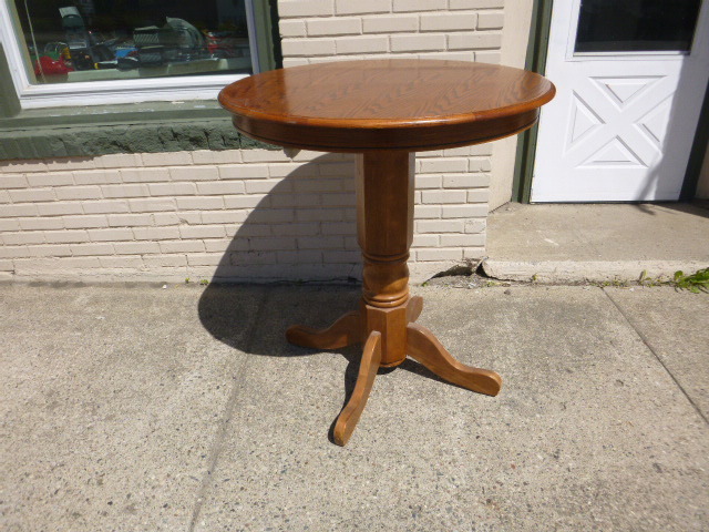 lot 84 image: Oak Bar Table
