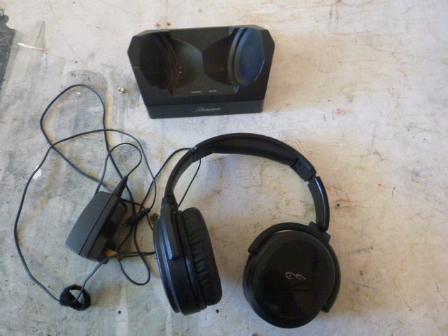 lot 86 image: Rocketfish Wireless Headphones