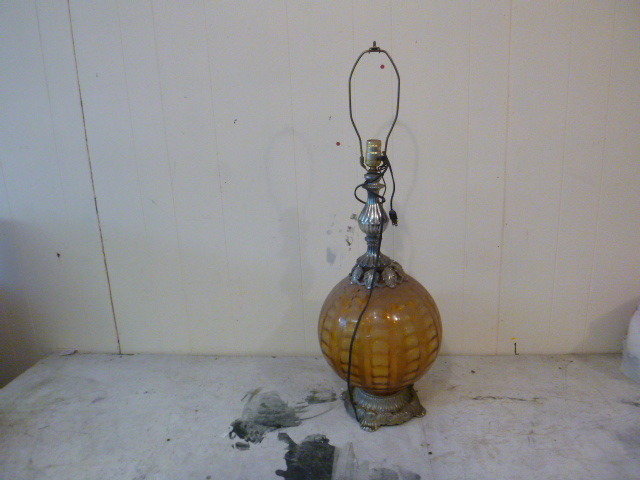 lot 94 image: Vintage Lamp
