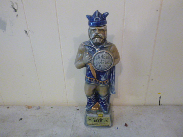 lot 104 image: Jim Beam Collectible Liquor Decanter