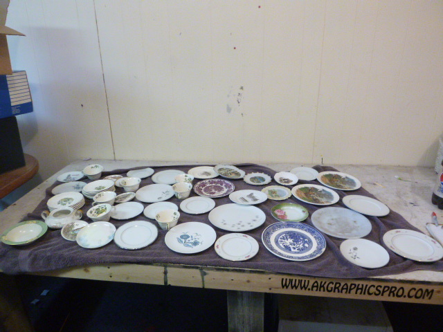 lot 110 image: Miscellaneous Dinnerware