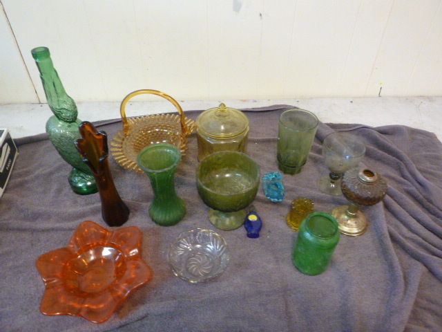 lot 112 image: Miscellaneous Glassware