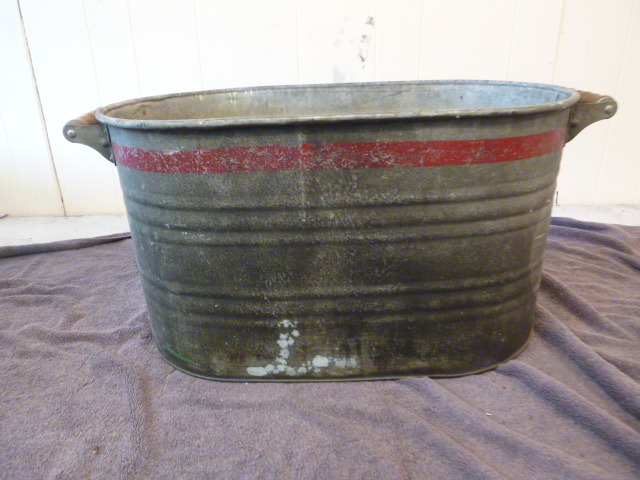lot 117 image: Vintage Tub