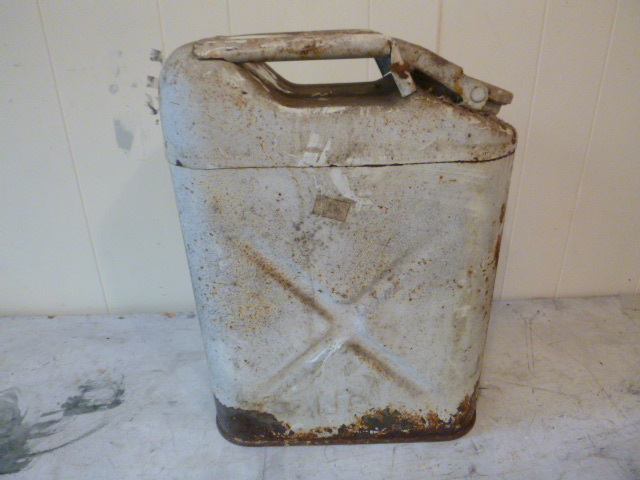 lot 126 image: Old Gas Can