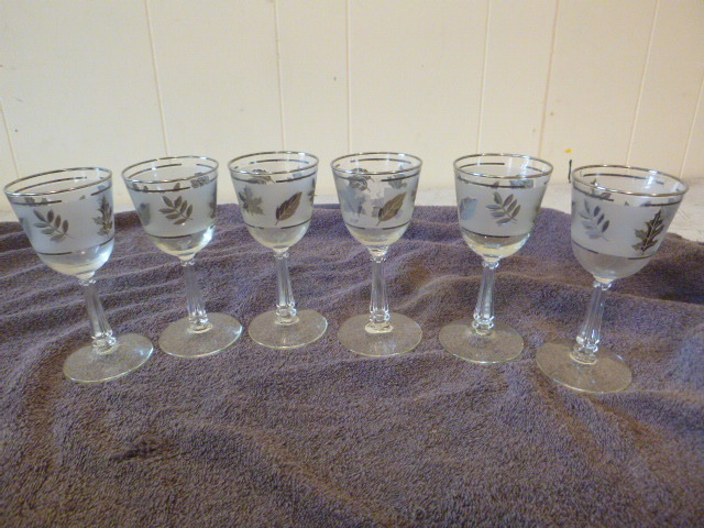 lot 128 image: 6 Wine Glasses