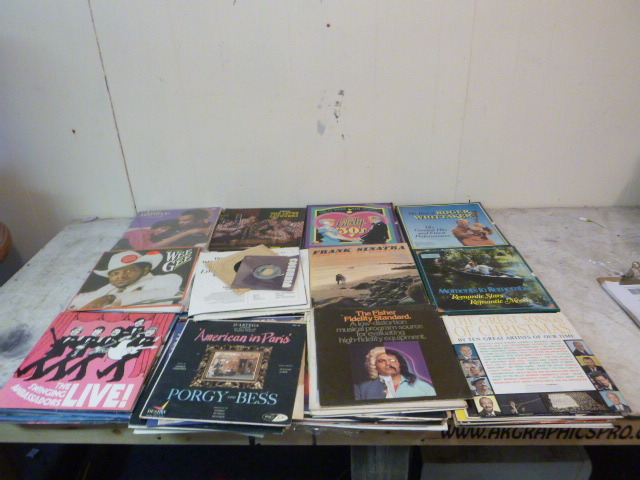 lot 139 image: Large Lot of 33 RPM Records