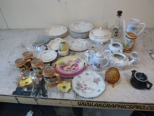 lot 141 image: Miscellaneous Glassware