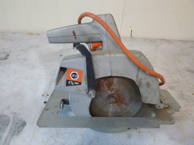 lot 142 image: Black & Decker Circular Saw