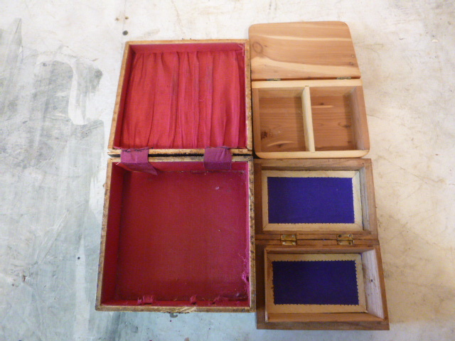 lot 147 image: 3 Keepsake Boxes