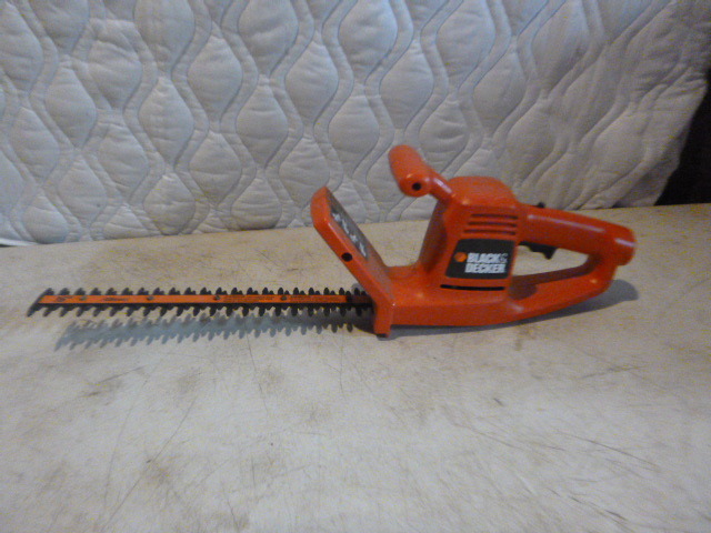 lot 157 image: Black & Decker Hedge Trimmer