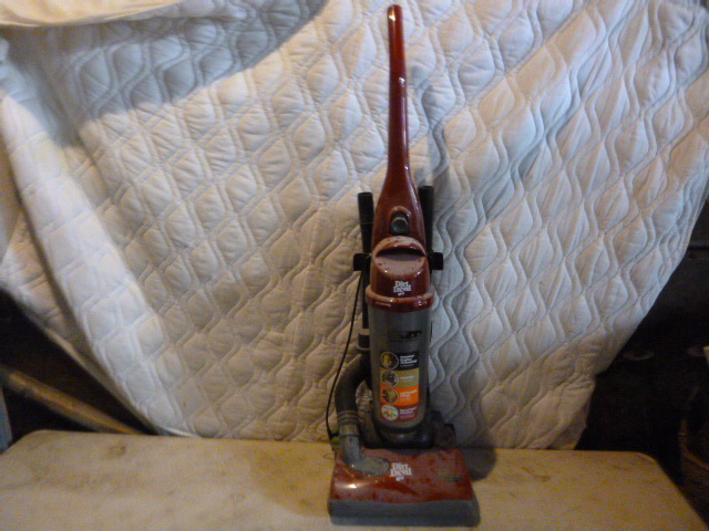 lot 161 image: Dirt Devil Vacuum