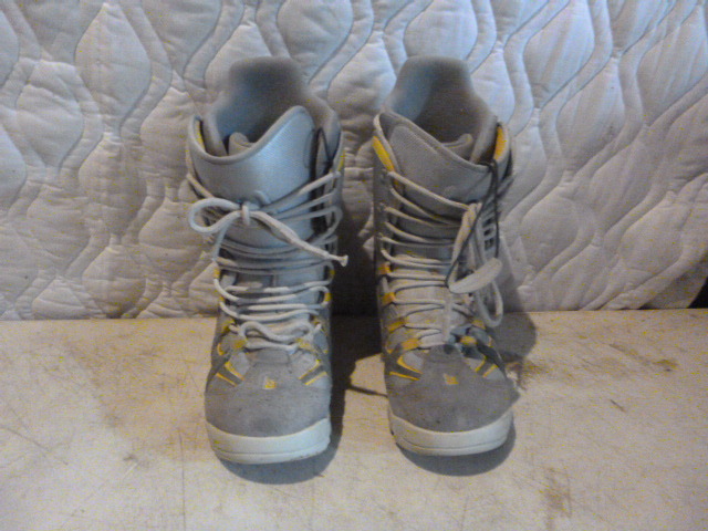 lot 162 image: Burton Snowboard Boots