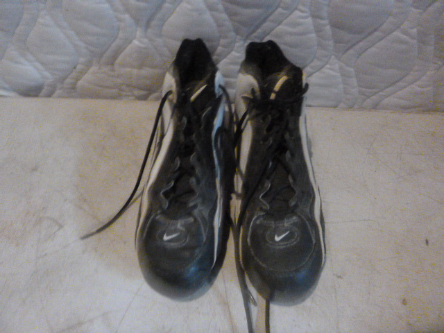 lot 175 image: Nike Cleats