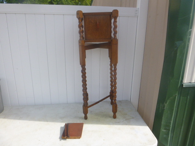 lot 178 image: Vintage Plant Stand