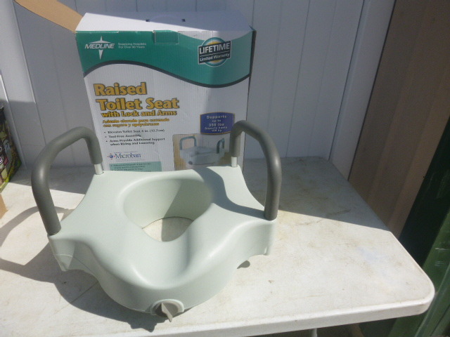 lot 185 image: Medline Raised Toilet Seat