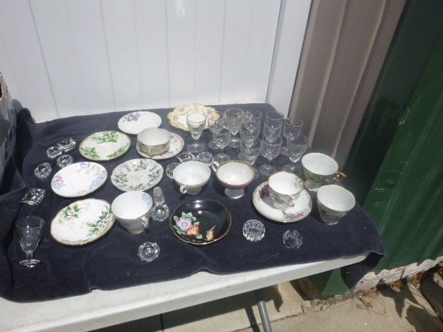 lot 192 image: Miscellaneous Vintage Dishes and Glassware