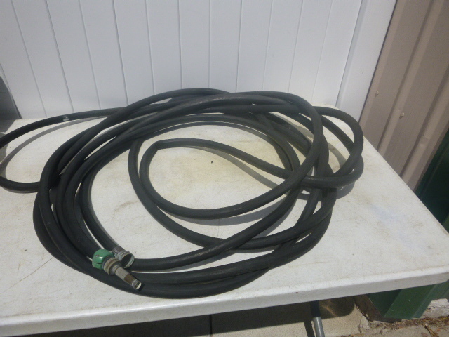 lot 194 image: Garden Hose with Sprayer