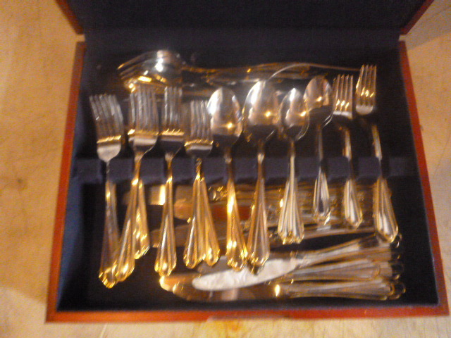 lot 195 image: Flatware with Case