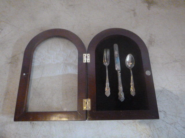 lot 198 image: Collectible Silverware Set