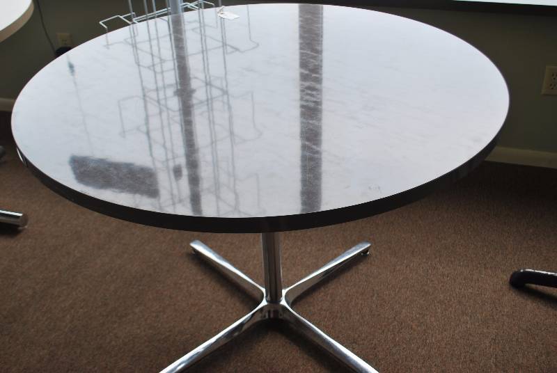 lot 7 image: Commercial Break Room or Kitchen Table