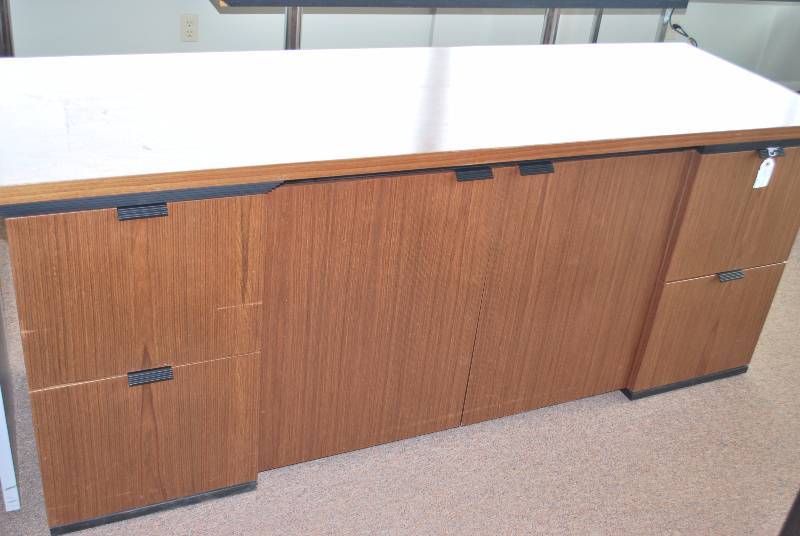 lot 13 image: Commercial 4 Drawer 2 Door Credenza