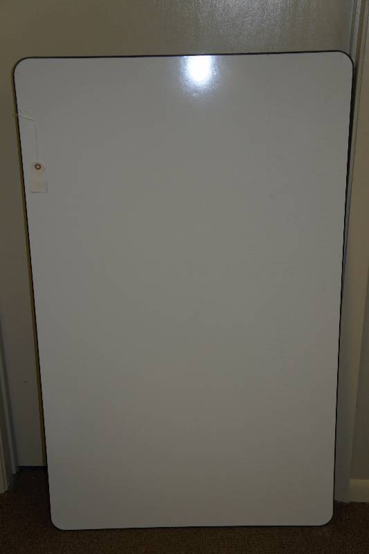 lot 39 image: Large Heavy Duty White Dry Erase Board