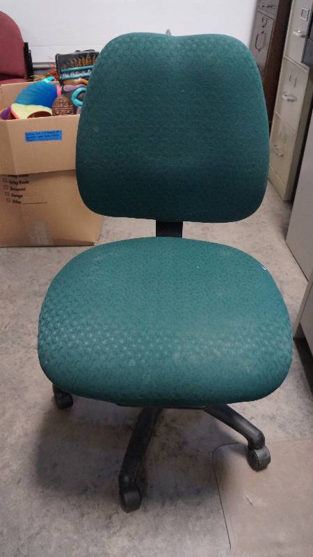 lot 21 image: Green Heavy Duty Office Chair