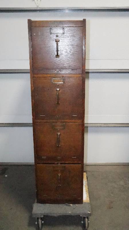 lot 9 image: Vintage Automatic 4 Drawer Filing Cabinet