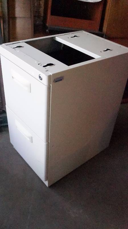 lot 4 image: Lockable 2 Drawer File Cabinet with Key for Cubicles