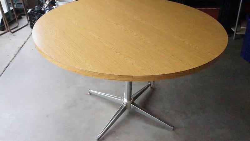 lot 6 image: Commercial Break Room or Kitchen Table