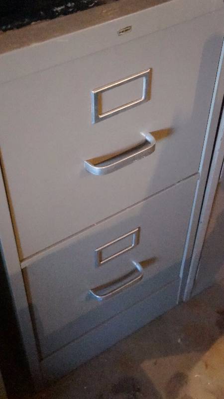 lot 11 image: Gray Hon 2 Drawer Filing Cabinet