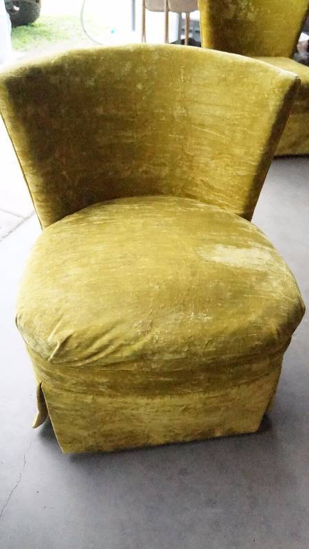 lot 17 image: Gold Velvet Slipper Chair
