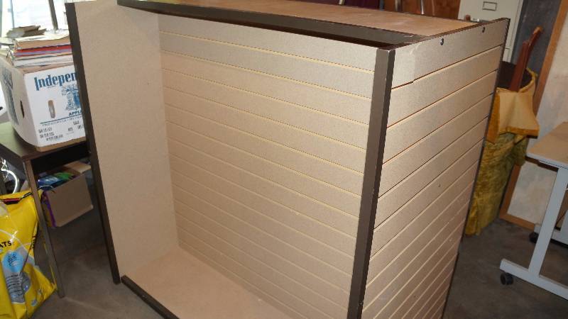 lot 26 image: 4 Sided Slat Retail Display