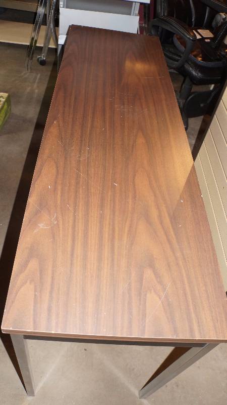lot 32 image: Commercial Display Table